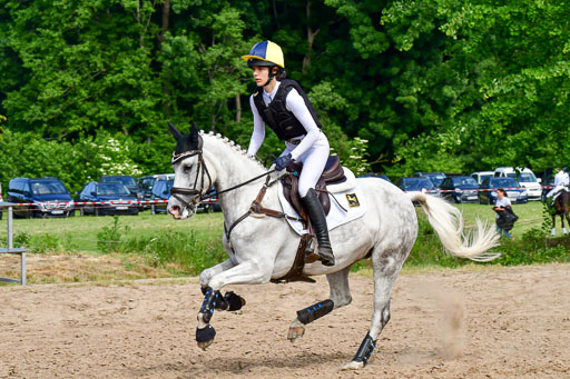 Goldene Schärpe Ponys in Löningen  4+5.6.22 | 04062022 - Gelände  2 Abt _689 