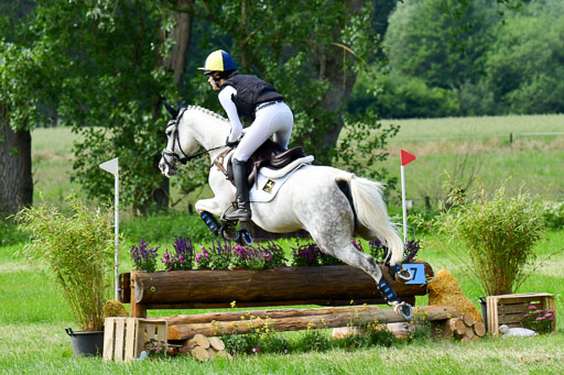 Goldene Schärpe Ponys in Löningen  4+5.6.22 | 04062022 - Gelände  2 Abt _690 