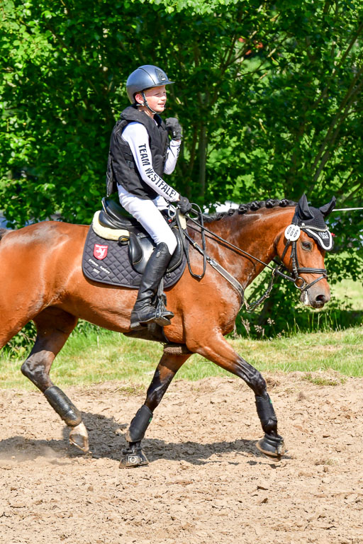 Goldene Schärpe Ponys in Löningen  4+5.6.22 | 04062022 - Gelände  2 Abt _802 