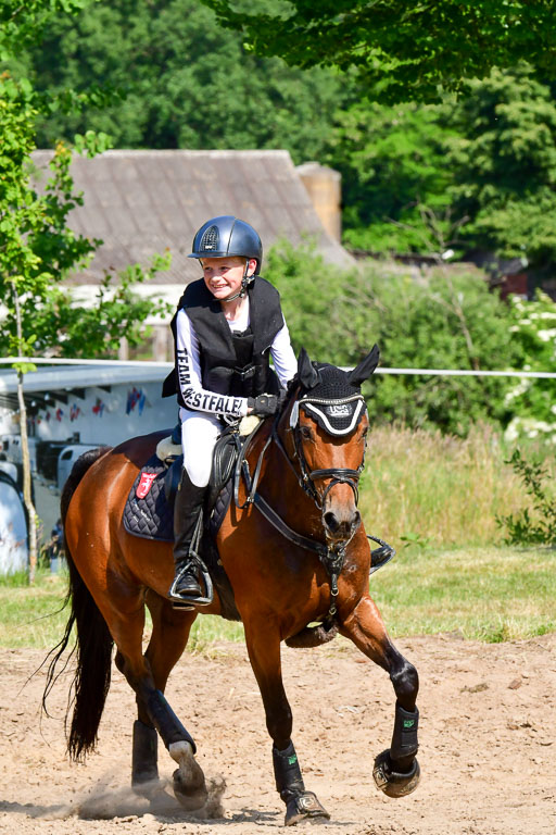 Goldene Schärpe Ponys in Löningen  4+5.6.22 | 04062022 - Gelände  2 Abt _803 