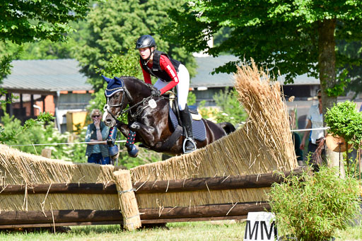 Goldene Schärpe Ponys in Löningen  4+5.6.22 | 04062022 - Gelände  2 Abt _818 