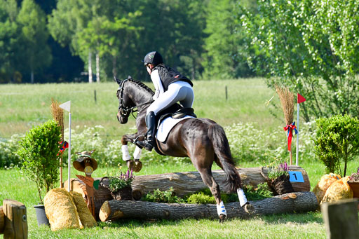 Goldene Schärpe Ponys in Löningen  4+5.6.22 | 04062022 - Gelände  2 Abt _851 