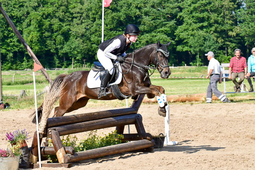 Goldene Schärpe Ponys in Löningen  4+5.6.22 | 04062022 - Gelände  2 Abt _853 
