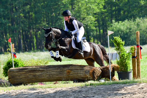 Goldene Schärpe Ponys in Löningen  4+5.6.22 | 04062022 - Gelände  2 Abt _858 