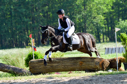 Goldene Schärpe Ponys in Löningen  4+5.6.22 | 04062022 - Gelände  2 Abt _859 