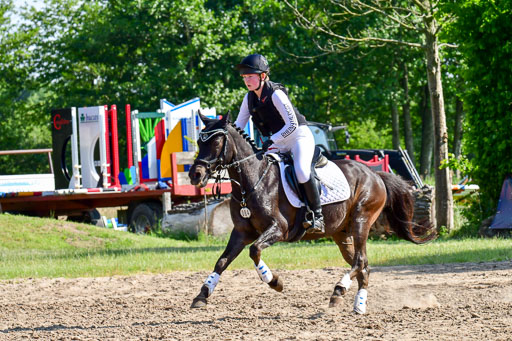 Goldene Schärpe Ponys in Löningen  4+5.6.22 | 04062022 - Gelände  2 Abt _860 