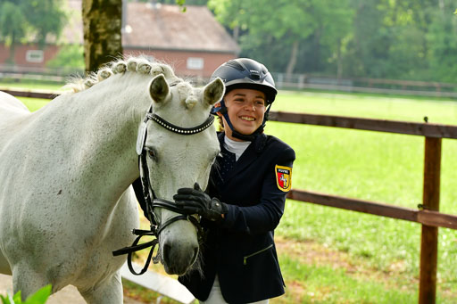Goldene Schärpe Ponys in Löningen  4+5.6.22 | 05062022 Vormustern_085 