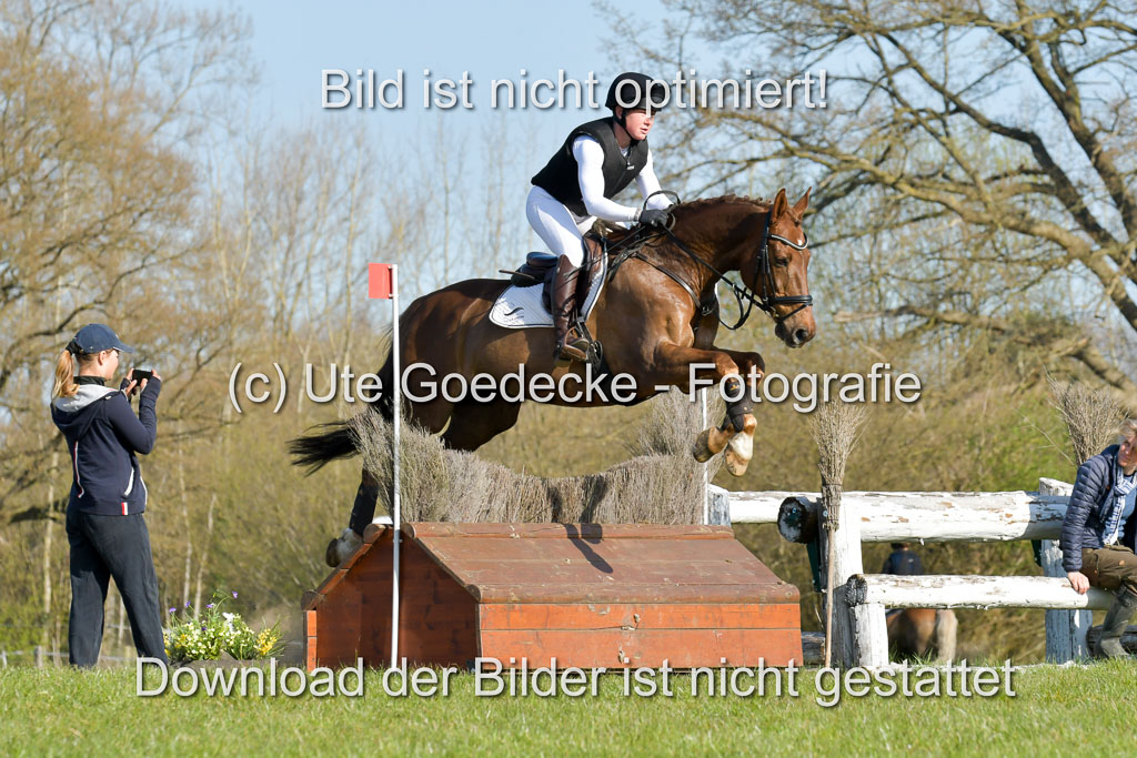 NG Eventing Elmenhorst 21.4.22 | Häusermann, Kerstin - Curley Boy_01