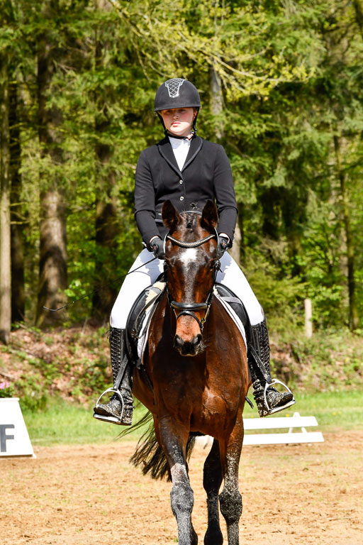 Quali für Goldene Schärpe Ponys in Berge   6+7.5.23 | Jara Fricke mit Scarlett_02 
