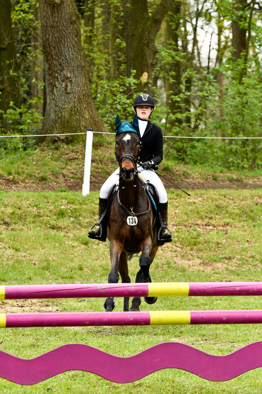Quali für Goldene Schärpe Ponys in Berge   6+7.5.23 | Jara Fricke mit Scarlett_25 