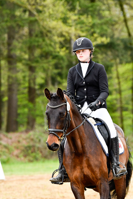 Quali für Goldene Schärpe Ponys in Berge   6+7.5.23 | Jara Fricke  mit Sir Lancelot_04 
