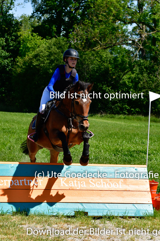 Goldene Schärpe Ponys in Hohen Luckow 1-4.6.23 | 04062023 - Jette C Sievbers - Streicher_03 