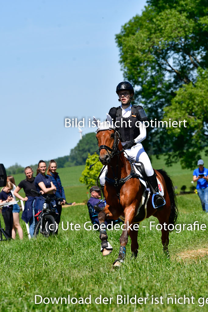 Goldene Schärpe Ponys in Hohen Luckow 1-4.6.23 | 04062023 Alicia Hebecke - Chilli Pepper_01