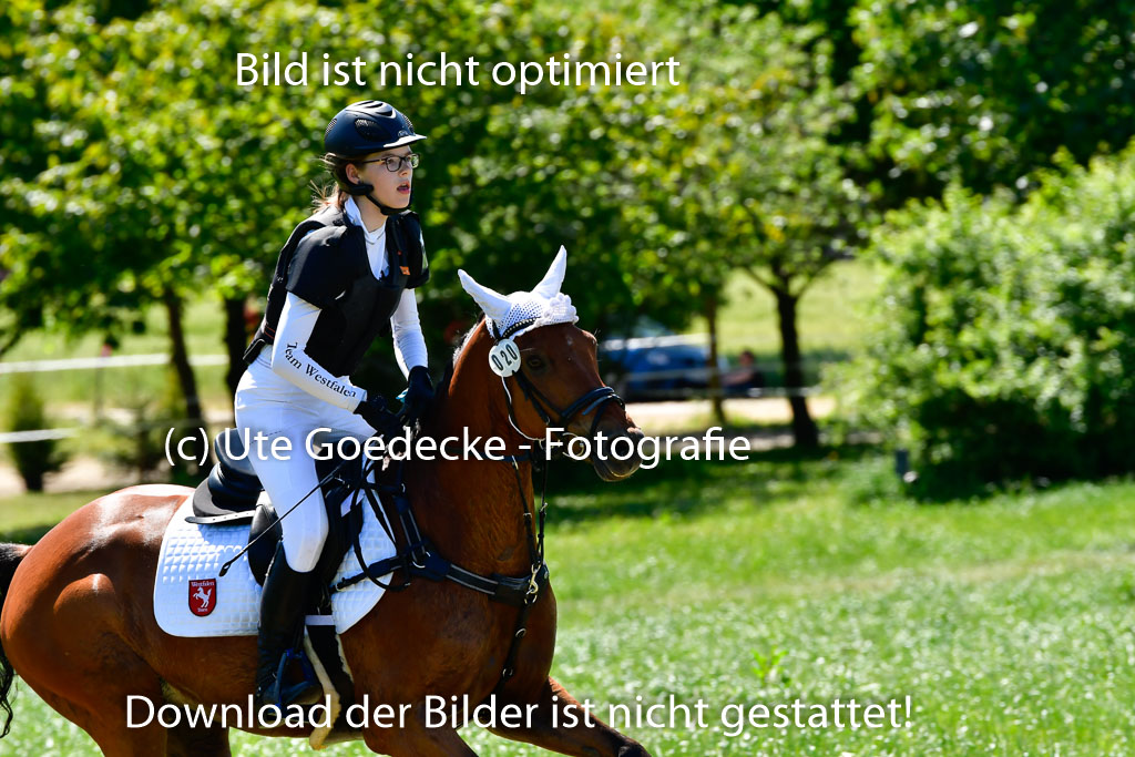 Goldene Schärpe Ponys in Hohen Luckow 1-4.6.23 | 04062023 Alicia Hebecke - Chilli Pepper_16