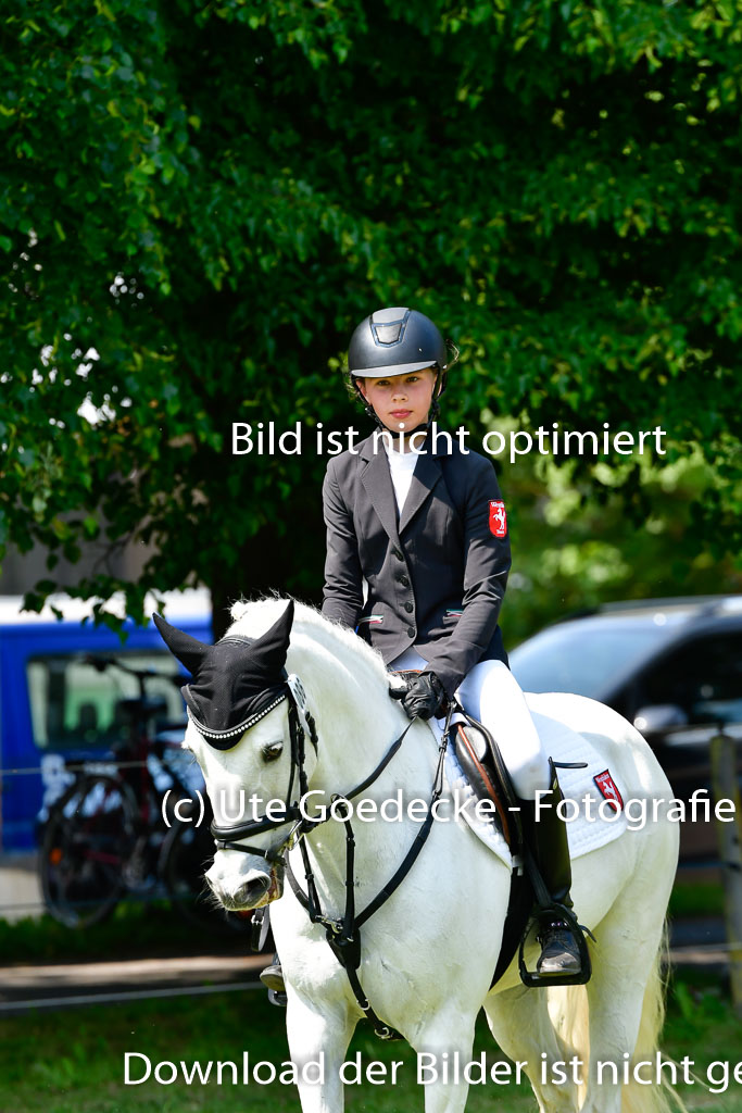 Goldene Schärpe Ponys in Hohen Luckow 1-4.6.23 | 04062023 Carla Lindner - Pen Y_15
