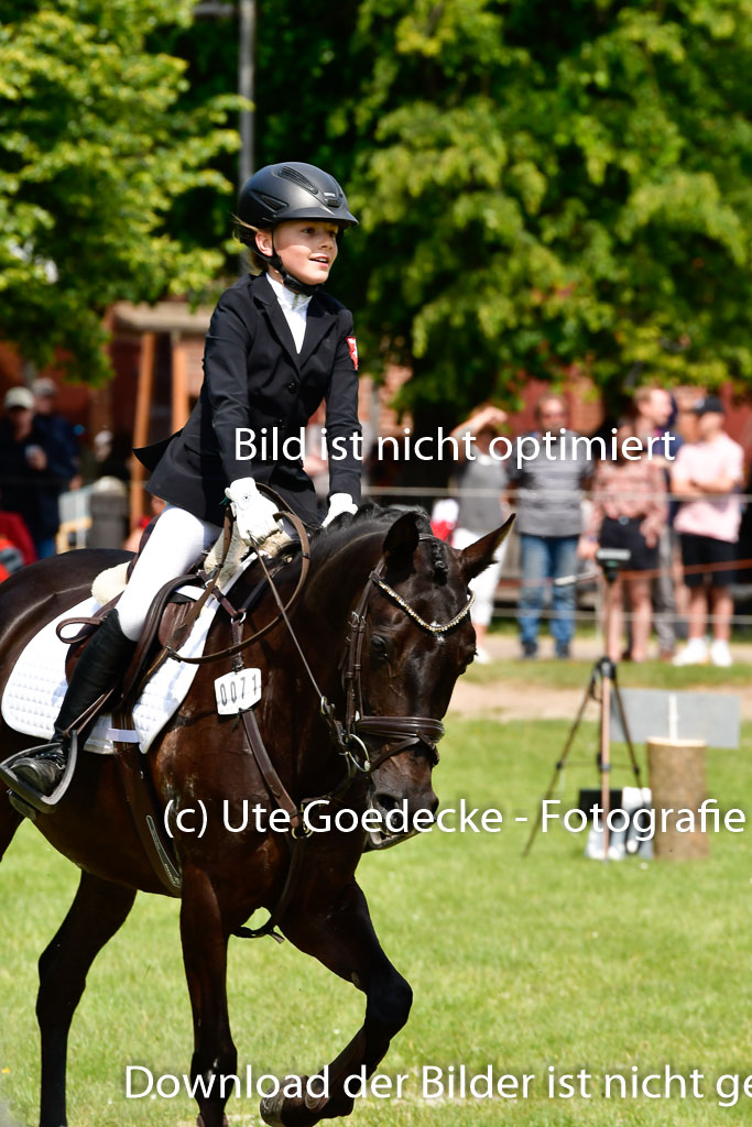 Goldene Schärpe Ponys in Hohen Luckow 1-4.6.23 | 04062023   Frieda Schulze Zurmussen - Milka_24 