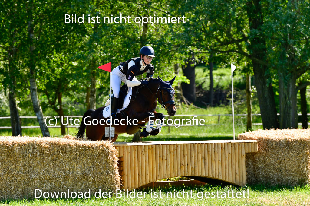 Goldene Schärpe Ponys in Hohen Luckow 1-4.6.23 | 04062023 Nia Chgarlotte Mevenkamp - Donna Prima004 