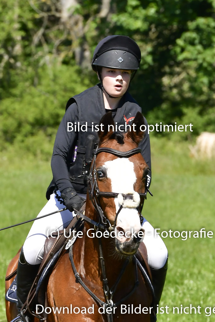 Goldene Schärpe Ponys in Hohen Luckow 1-4.6.23 | 094062023 Merle Hinrichsen - Dirty Fox_02