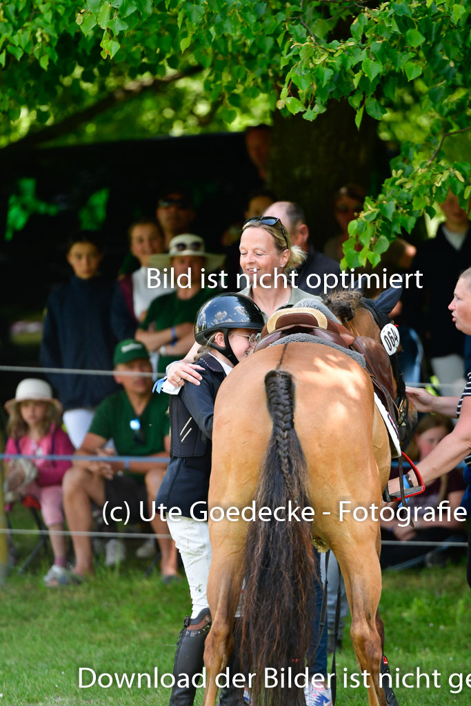 Goldene Schärpe Ponys in Hohen Luckow 1-4.6.23 | Aline Schröder - Louis_16 