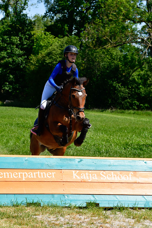 Goldene Schärpe Ponys in Hohen Luckow 1-4.6.23 | 04062023 - Jette C Sievbers - Streicher_02 