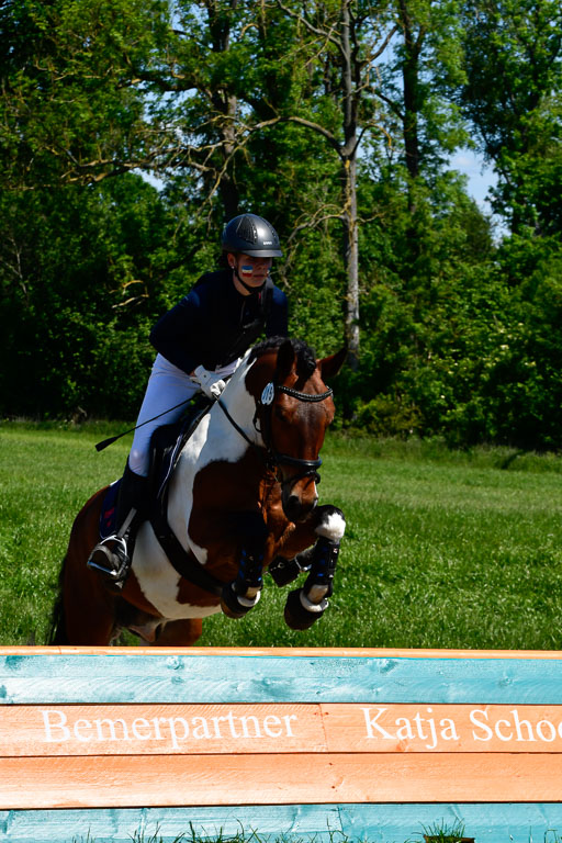 Goldene Schärpe Ponys in Hohen Luckow 1-4.6.23 | 04062023 Jonna Betty Ziche - Carlo_01 
