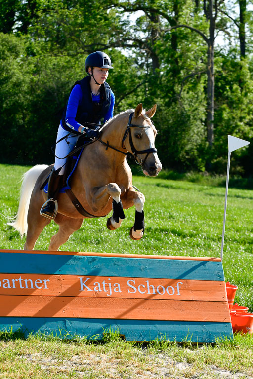 Goldene Schärpe Ponys in Hohen Luckow 1-4.6.23 | 04062023 Laura Scheidtweiler - El Amigo  Mio_01 