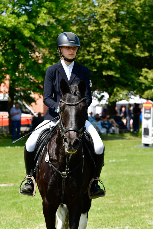 Goldene Schärpe Ponys in Hohen Luckow 1-4.6.23 | 04062023 Pauline Roskothen - Pelle_13 