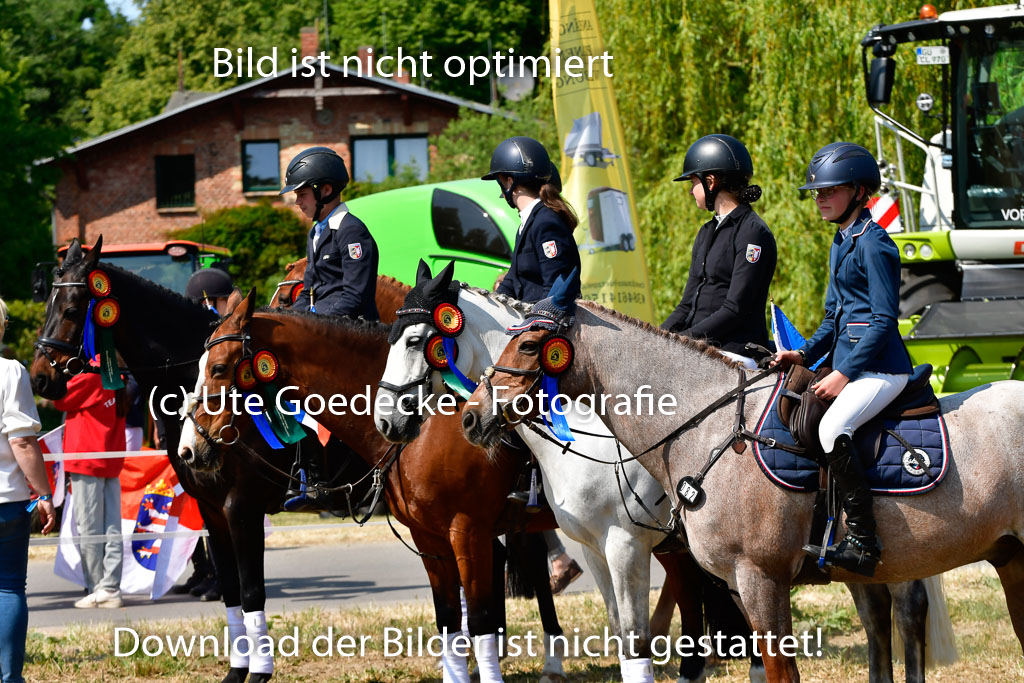 Goldene Schärpe Ponys in Hohen Luckow 1-4.6.23 | 04062023  Siegerehrung_020 