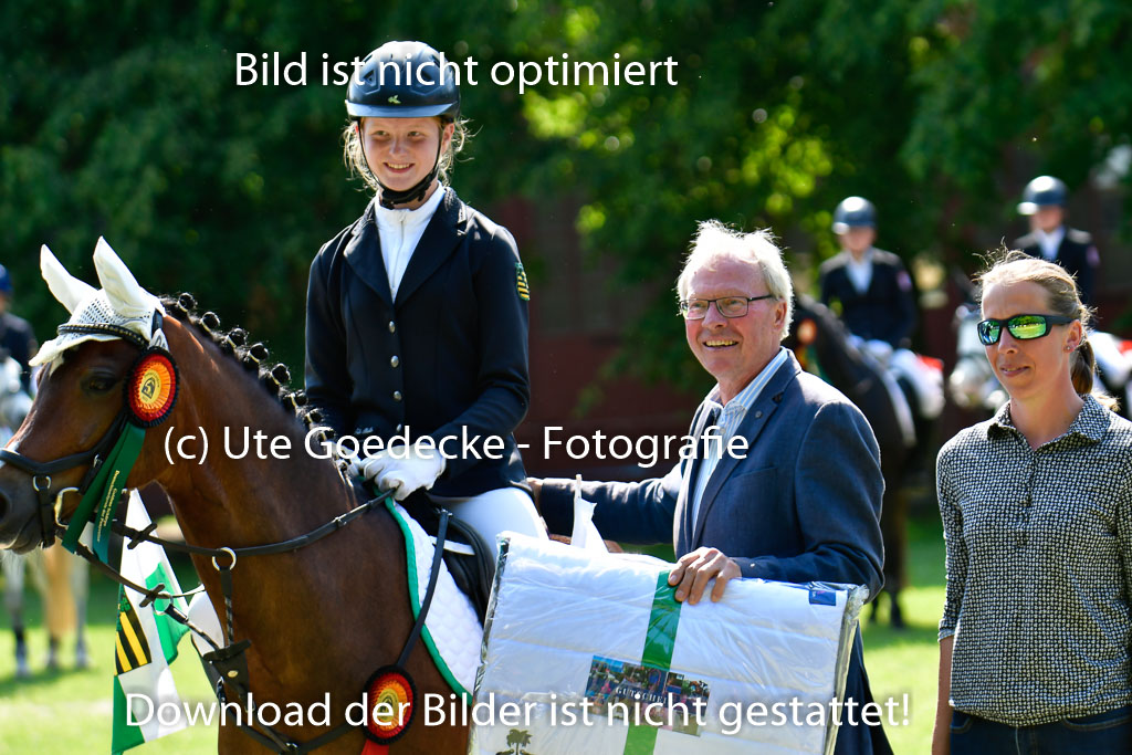 Goldene Schärpe Ponys in Hohen Luckow 1-4.6.23 | 04062023  Siegerehrung_074 