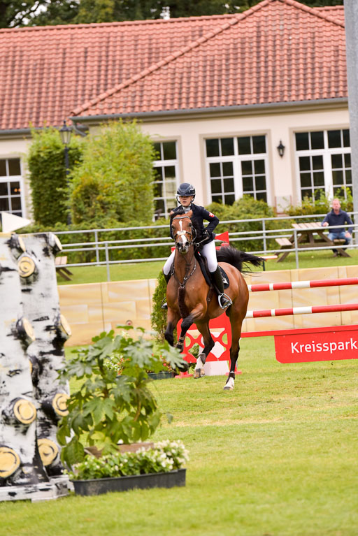  | Hagedorn, Luna - Nikita va het Vijverhof 9-24_09 