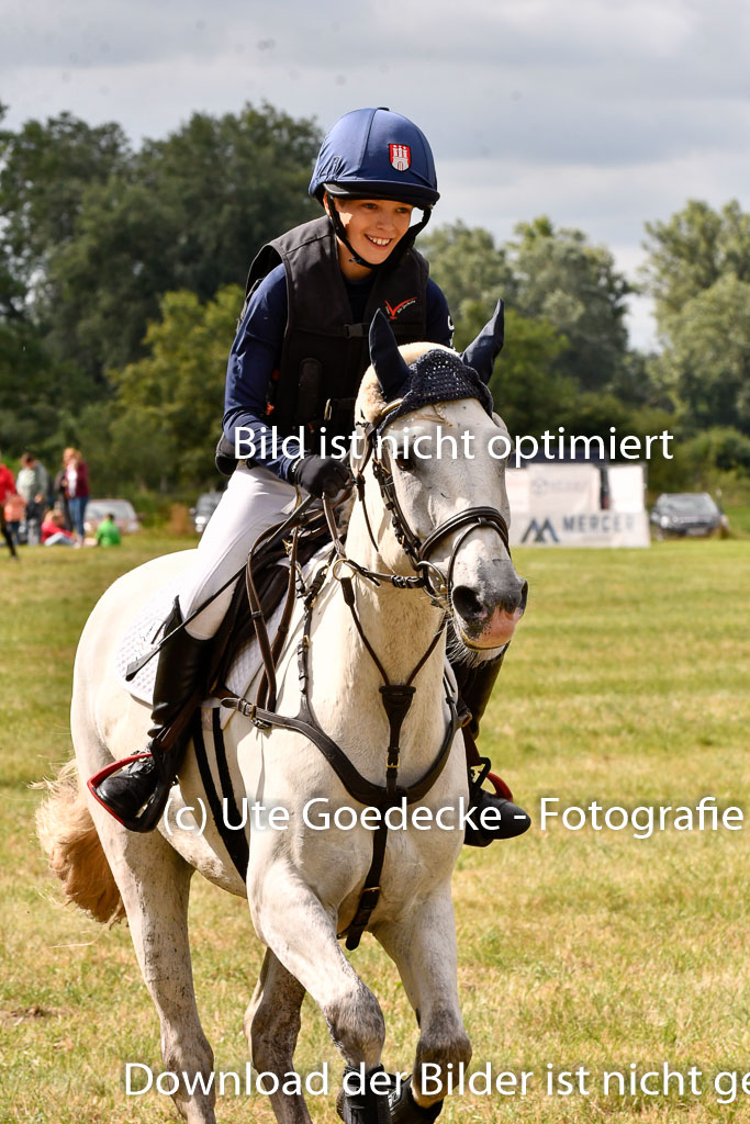 Goldene Schärpe Ponys in Hohenberg Krusemark 2024 | 13072024 Gelände 1 Abt_370
