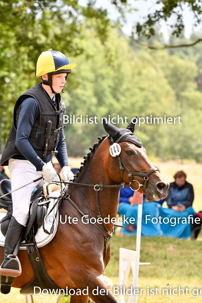 Goldene Schärpe Ponys in Hohenberg Krusemark 2024 | 13072024 Gelände 1 Abt_801
