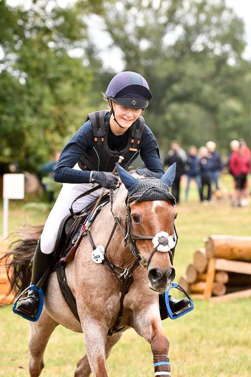 Goldene Schärpe Ponys in Hohenberg Krusemark 2024 | 13072024 Gelände 1 Abt_508 
