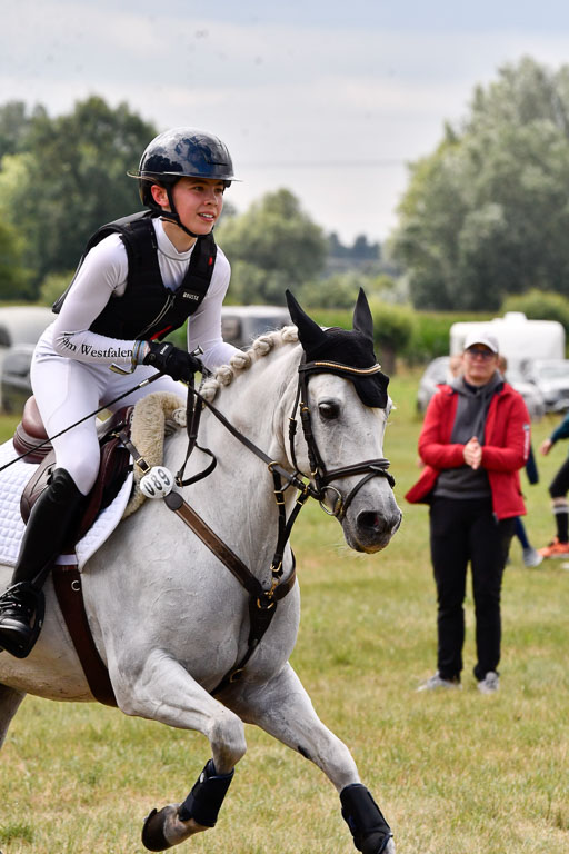 Goldene Schärpe Ponys in Hohenberg Krusemark 2024 | 13072024 Gelände 1 Abt_718 