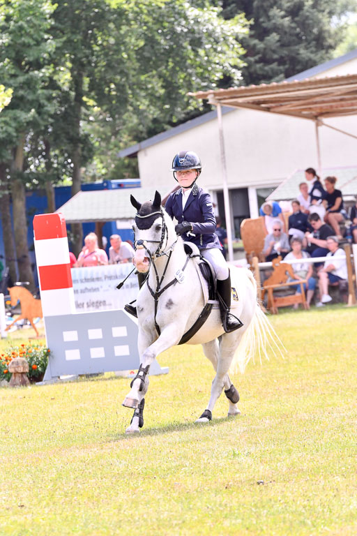 Goldene Schärpe Ponys in Hohenberg Krusemark 2024 | 14072024 Springen 2Abt_104 