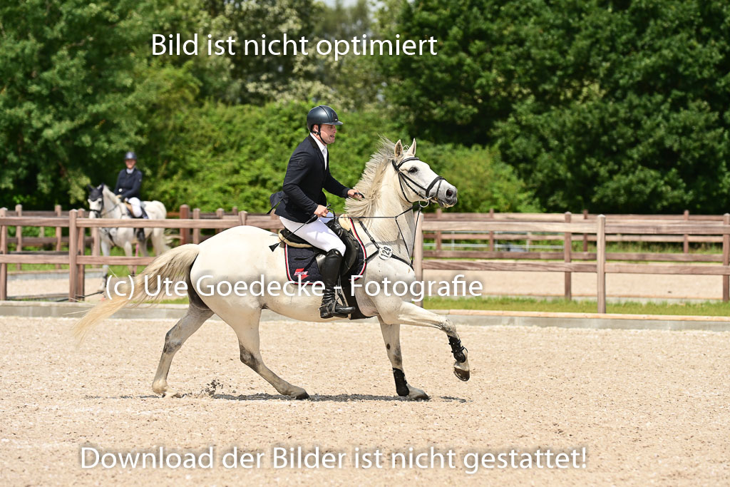 Klein Offenseth  - Hengststation Hell | 26072025 M+ Springen _151 