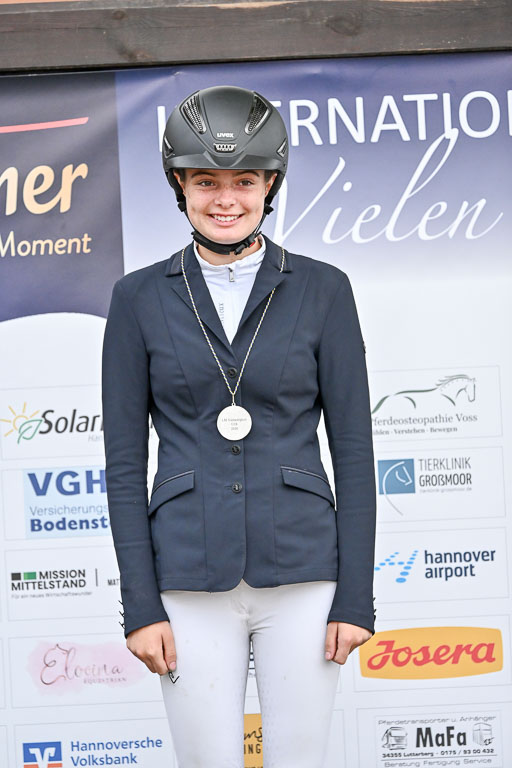 Deutsche Amateur Meisterschaft  Vielseitigkeit 2026 in Langenhagen | 12092026 Siegerehrung  b_06 
