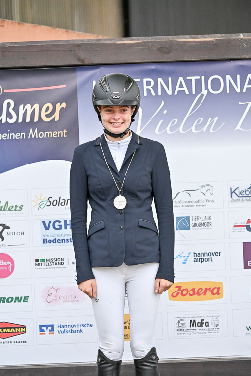 Deutsche Amateur Meisterschaft  Vielseitigkeit 2026 in Langenhagen | 12092026 Siegerehrung  b_07 