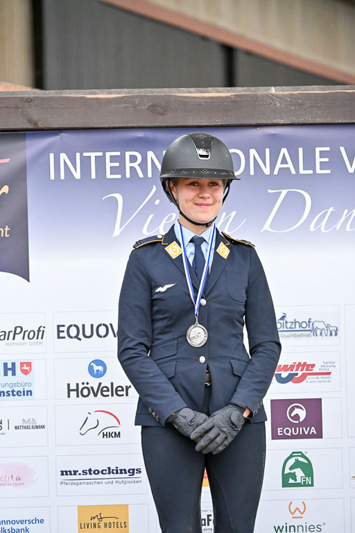 Deutsche Amateur Meisterschaft  Vielseitigkeit 2026 in Langenhagen | 12092026 Siegerehrung  b_17 