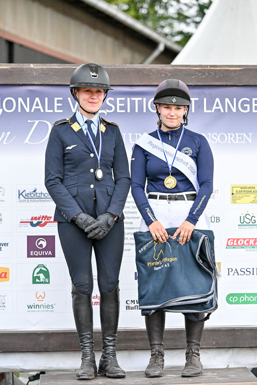Deutsche Amateur Meisterschaft  Vielseitigkeit 2026 in Langenhagen | 12092026 Siegerehrung  b_19 