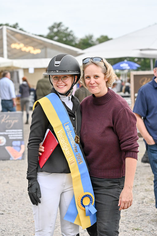 Deutsche Amateur Meisterschaft  Vielseitigkeit 2026 in Langenhagen | 12092026 Siegerehrung  b_23 