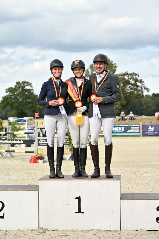 Deutsche Amateur Meisterschaft  Vielseitigkeit 2026 in Langenhagen | 12092026 Siegerehrung_39 