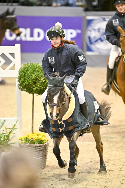  | 12022026 Indoor VS _040 