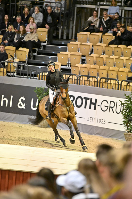  | 12022026 Indoor VS _050 