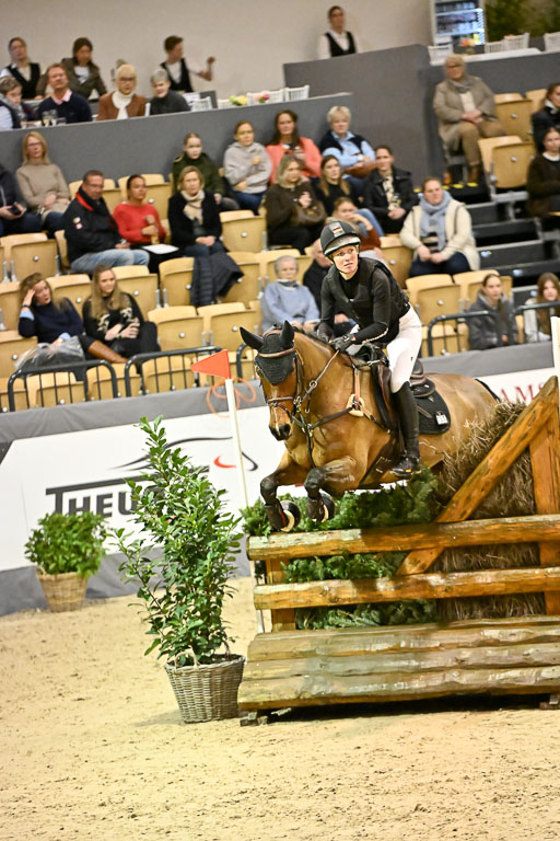  | 12022026 Indoor VS _054 