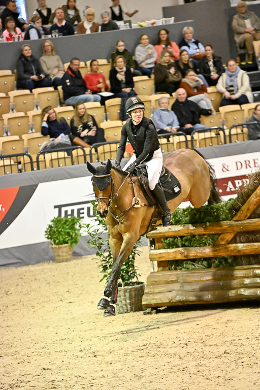  | 12022026 Indoor VS _057 