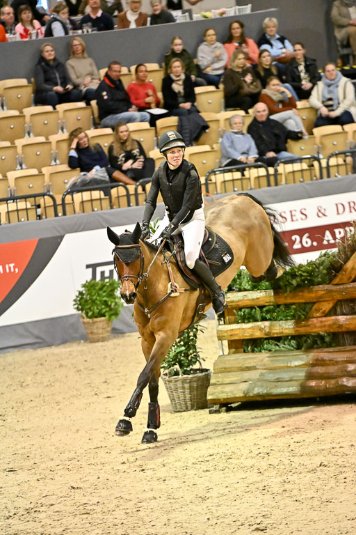  | 12022026 Indoor VS _058 