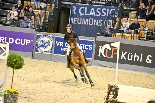  | 12022026 Indoor VS _077 