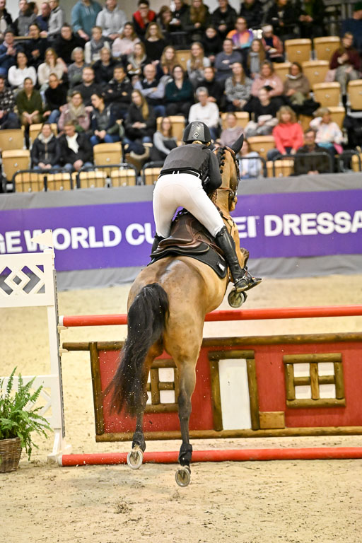  | 12022026 Indoor VS _080 