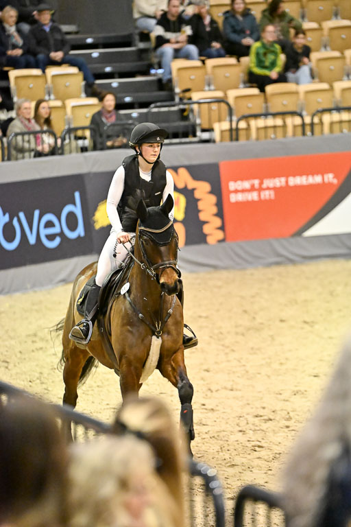  | 12022026 Indoor VS _085 